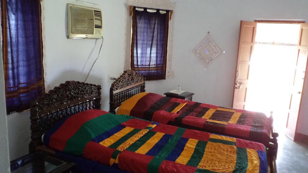 Kutch Safari Lodge Bhuj Ruang foto
